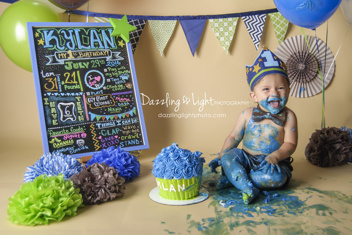 Cake Smashes – 5 Reasons To Have Them! | Dazzling Light Photography | Round Rock, TX