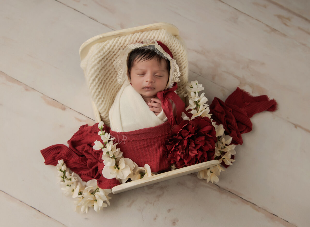2022 Newborn Holiday Sessions | Dazzling Light Photography